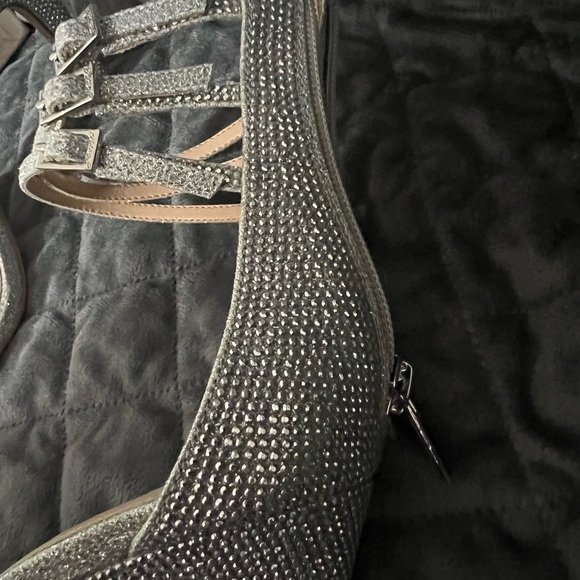 New - beautiful BM Heel - Picture 2 of 4